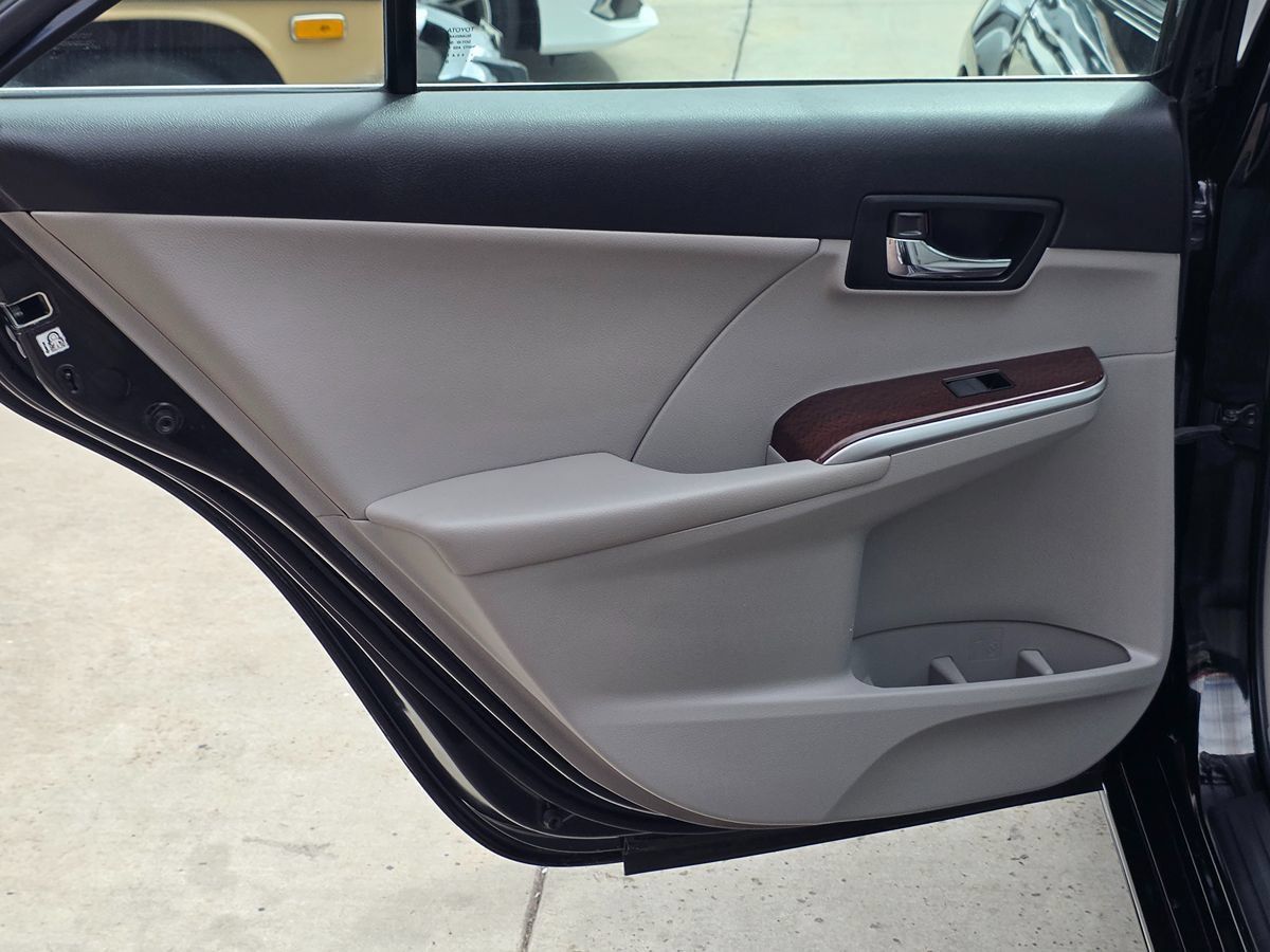 Used 2012 Toyota Camry XLE w/ Leather Pkg FWD image 30