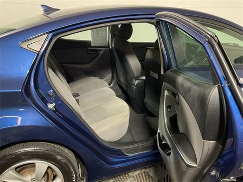 Used 2015 Hyundai Elantra SE image 23
