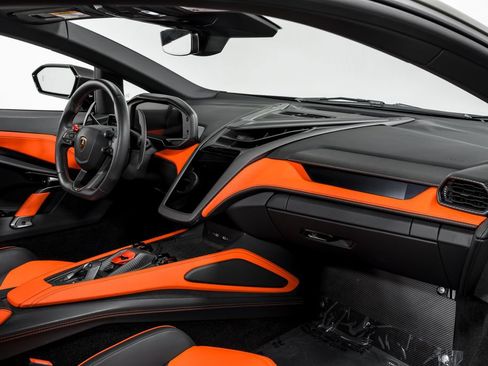 Used 2024 Lamborghini Revuelto AWD/4WD image 32