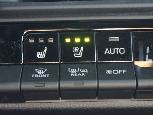 Used 2025 Toyota Crown Signia Limited image 8