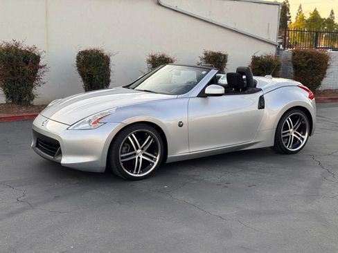 Used 2012 Nissan 370Z Roadster RWD image 19