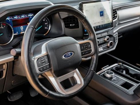 Used 2024 Ford Expedition Max XLT image 27