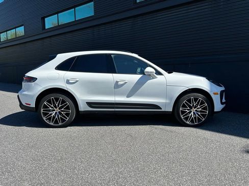 Certified 2026 Porsche Macan image 11