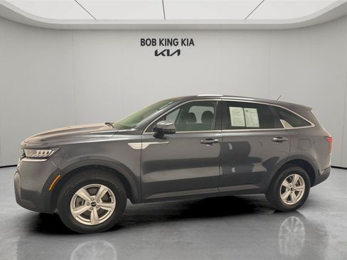 Used 2022 Kia Sorento LX AWD/4WD image 2