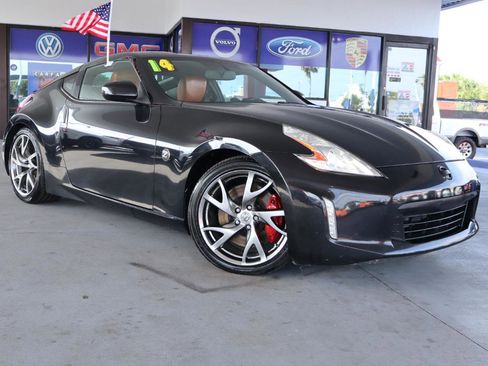 Used 2014 Nissan 370Z Touring w/ Sport Package RWD image 3