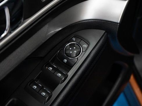 Used 2017 Ford Explorer XLT image 14