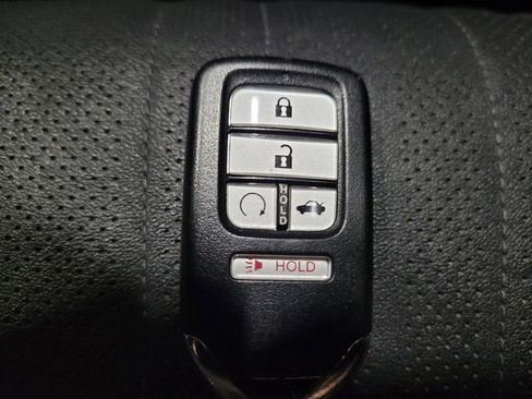 Used 2018 Honda Accord Touring image 32