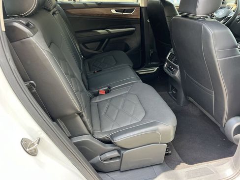 Used 2024 Volkswagen Atlas SE image 13