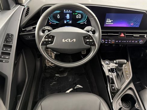 Used 2023 Kia Niro EX Touring FWD image 13