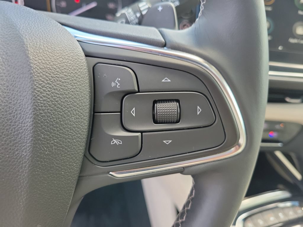 Used 2022 Buick Envision Avenir w/ Technology Package II AWD/4WD image 24