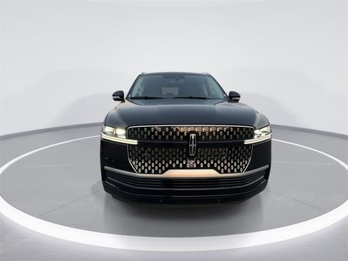 New 2025 Lincoln Navigator Reserve image 3