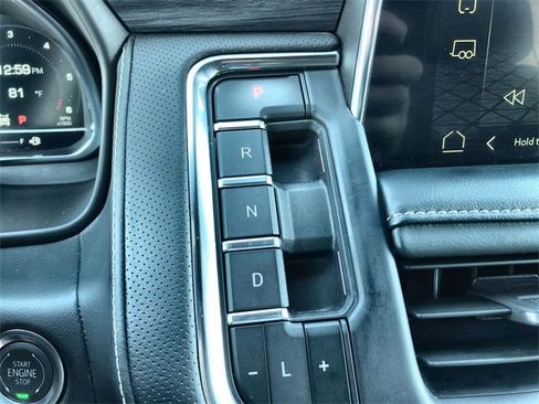 Used 2024 GMC Yukon SLT w/ SLT Premium Package image 19