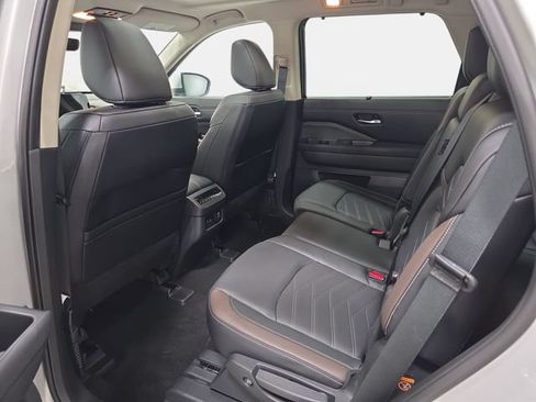 Used 2024 Nissan Pathfinder Platinum w/ Cargo Package AWD/4WD image 12