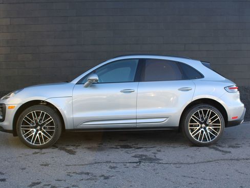New 2026 Porsche Macan image 2