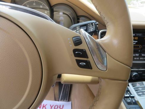 Used 2015 Porsche Panamera image 16