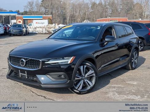 Certified 2025 Volvo V60 B5 Cross Country Plus image 1