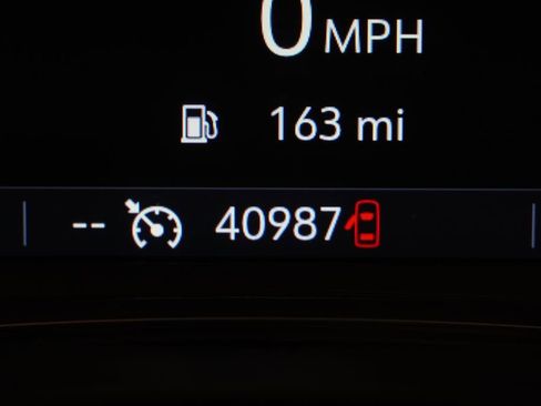 Used 2023 Chevrolet Traverse LT image 8