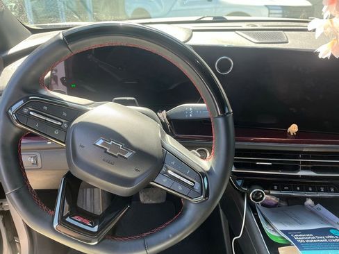 Used 2024 Chevrolet Traverse RS FWD image 3