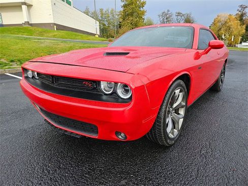 Used 2015 Dodge Challenger SXT image 7