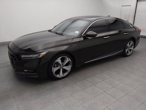 Used 2018 Honda Accord Touring image 2