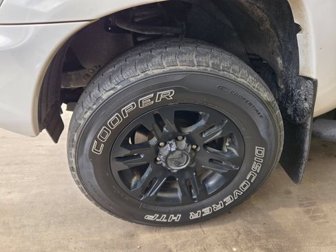 Used 2015 Toyota Tacoma PreRunner w/ SR5 Package RWD image 10