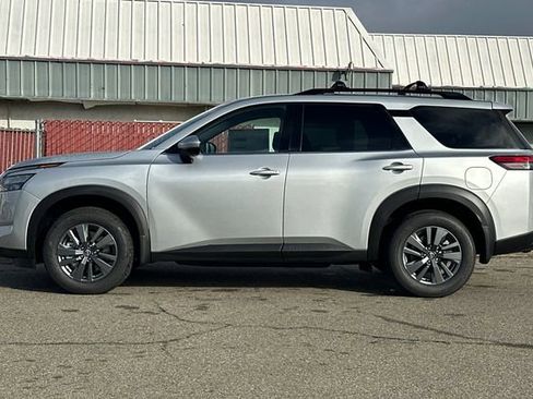 New 2025 Nissan Pathfinder SV image 7