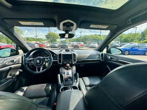 Used 2016 Porsche Cayenne AWD/4WD image 6