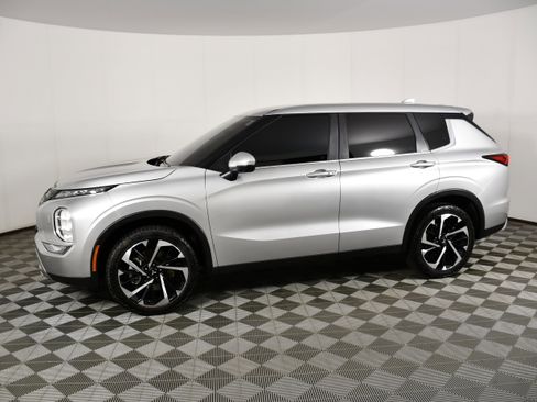 Used 2022 Mitsubishi Outlander SE AWD/4WD image 9