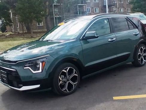 Certified 2023 Kia Niro SX Touring image 7