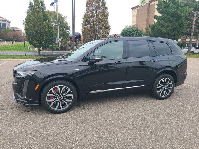 Used 2024 Cadillac XT6 Sport AWD/4WD image 3