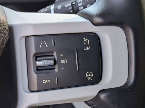 Used 2023 Land Rover Defender 90 S image 19