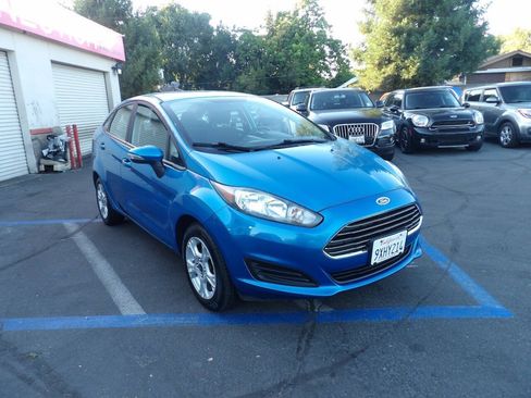 Used 2016 Ford Fiesta SE FWD image 2