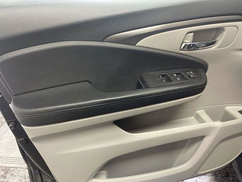 Used 2018 Honda Pilot EX image 13
