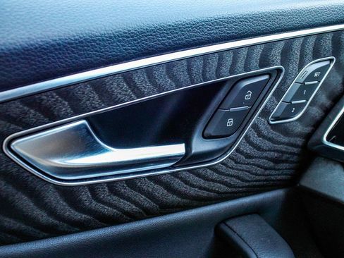 Used 2022 Audi Q8 Premium Plus w/ Premium Plus Package image 9