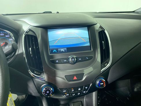 Used 2017 Chevrolet Cruze LT w/ RS Package image 7