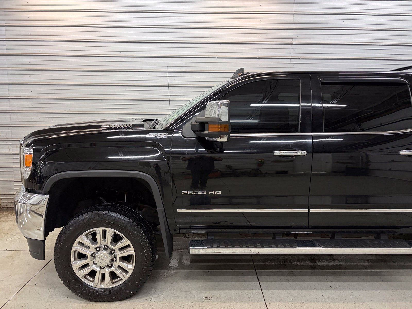 Used 2019 GMC Sierra 2500 SLT w/ Duramax Plus Package AWD/4WD image 3