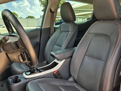 Used 2019 Chevrolet Bolt Premier w/ Infotainment Package FWD image 14