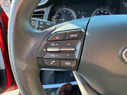 Used 2020 Hyundai Elantra SEL image 16