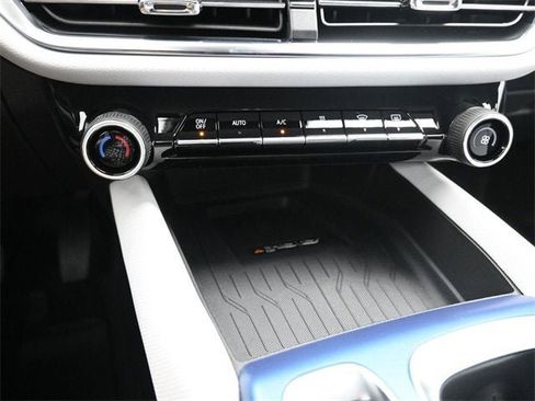 New 2026 Chevrolet Equinox EV LT image 34