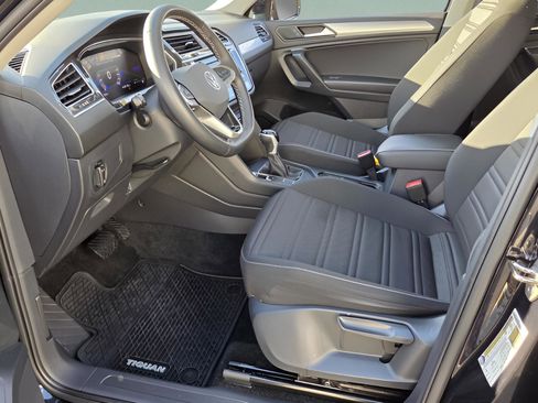 Used 2024 Volkswagen Tiguan S image 15