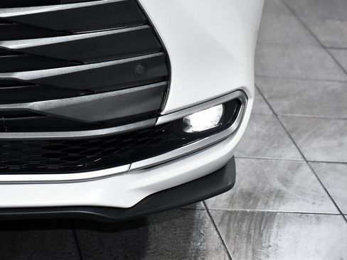 Used 2023 Toyota Sienna Limited image 80