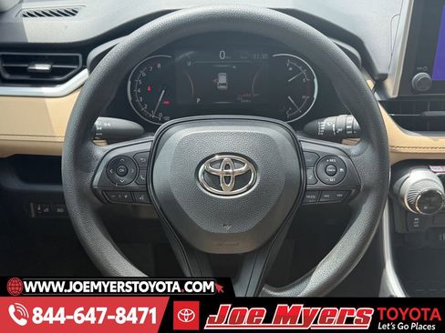 Used 2025 Toyota RAV4 XLE image 15