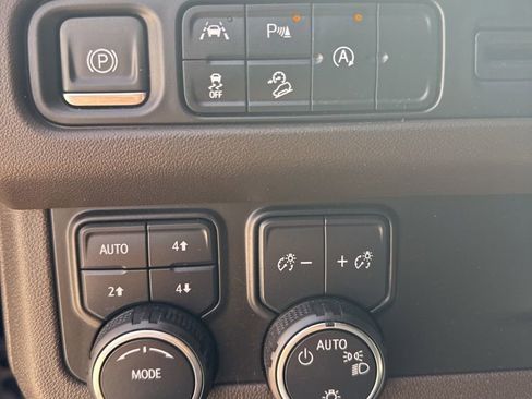 Used 2023 Chevrolet Tahoe Z71 image 18