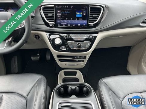 Used 2022 Chrysler Pacifica Touring-L FWD image 14