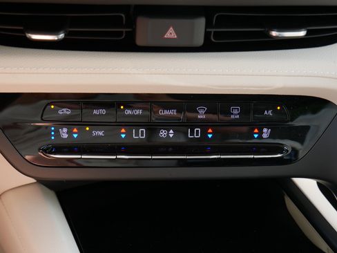 Used 2023 Buick Envision Avenir AWD/4WD image 22