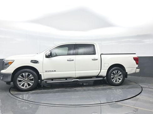 Used 2017 Nissan Titan SL image 3