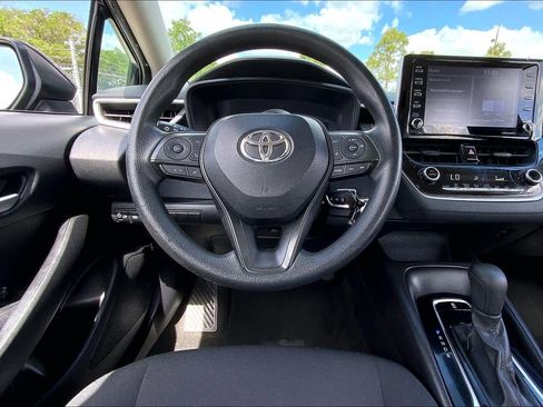 Used 2021 Toyota Corolla LE FWD image 6