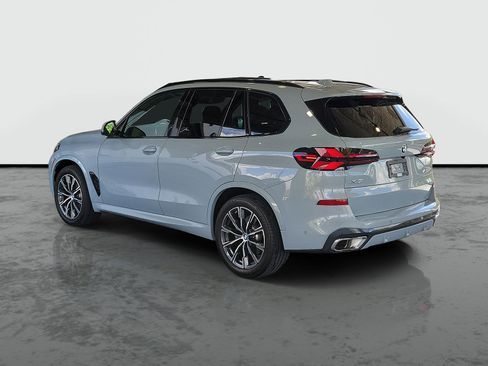 Used 2024 BMW X5 xDrive40i w/ M Sport Package AWD/4WD image 3