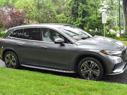 Used 2023 Mercedes-Benz EQS 450+ SUV image 10