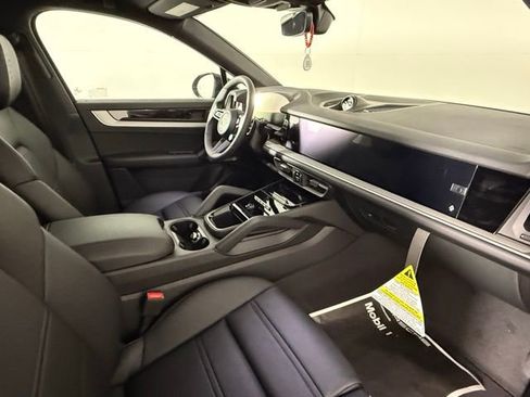 New 2025 Porsche Cayenne Coupe image 18